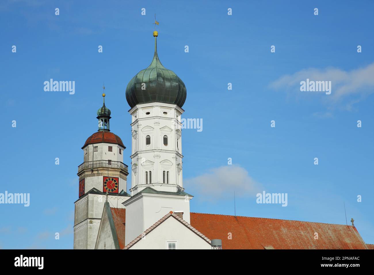 Iglesia protestante barroca con campanario y torre de viento, Giengen an der Brenz, Swabian Alb, Baden-Wuerttemberg, Alemania Foto de stock