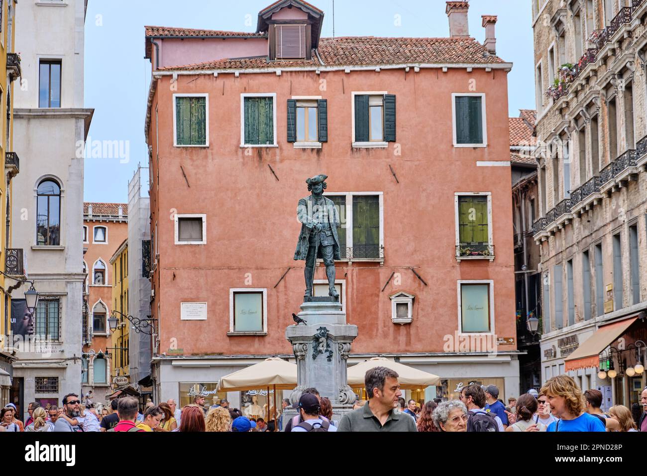 Venecia: Estatua de Casanova en el centro de la ciudad Foto de stock