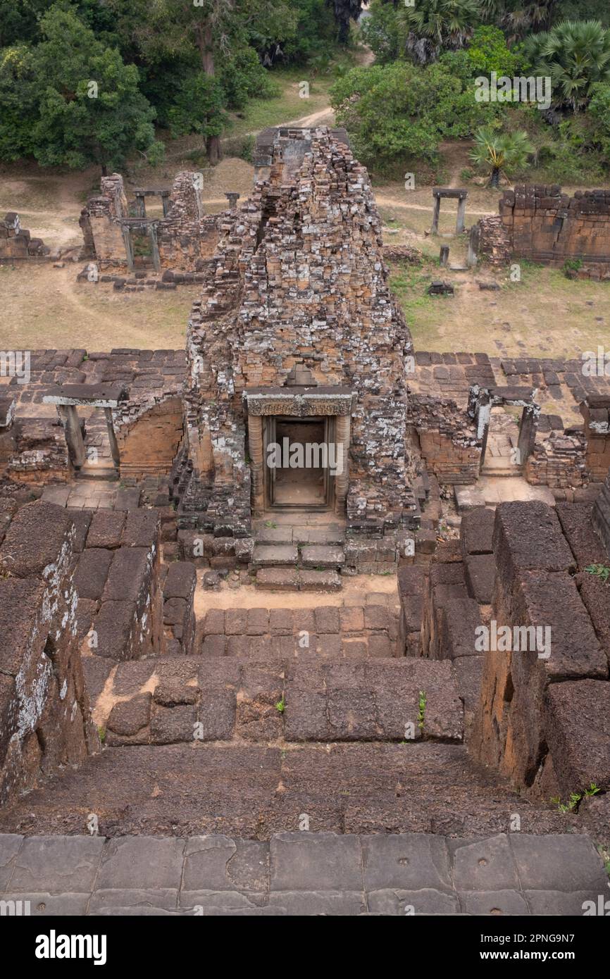 Camboya: Pre RUP (un templo originalmente dedicado al dios hindú Shiva), Angkor. Pre RUP fue construido como el templo estatal del rey jemer Rajendravarman y dedicado en 961 o principios de 962. Es un templo de montaña de construcción combinada de ladrillo, laterita y arenisca. Fue dedicado al dios hindú Shiva, y probablemente se encuentra en un antiguo ashram shaivita, construido por Yasovarman I en el siglo anterior. Foto de stock