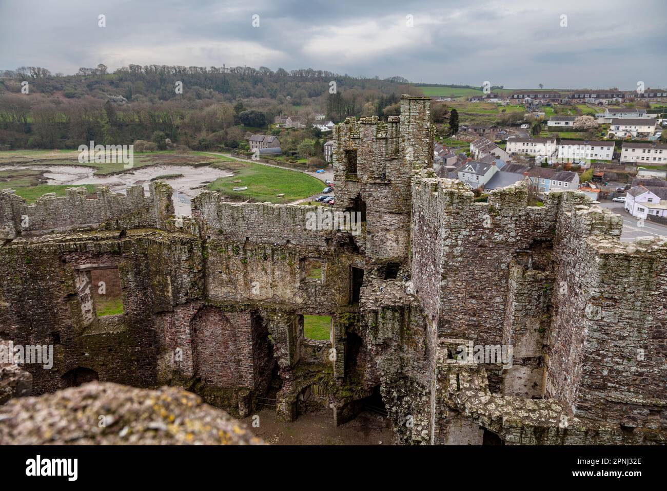 Castillo Laugharne, Carmarthenshire, Gales, Reino Unido: Administrado y mantenido por CADW, Vista desde la torre noroeste Foto de stock