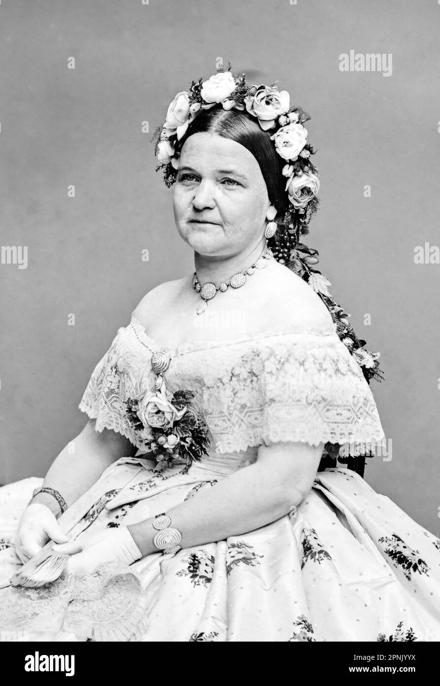 A cargo de Mary Todd Lincoln. Retrato de la Primera Dama y esposa de Abraham Lincoln, Mary Ann Todd Lincoln (1818-1882) por Mathew Brady, c. 1860-70 Foto de stock