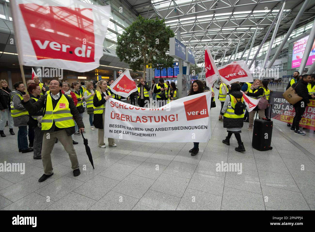 Dusseldorf Alemania 20th De Abril De 2023 Verdi Alertando Huelgas