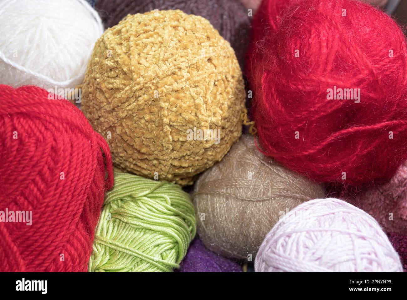 Los cordones de colores brillantes de distintos colores Fotografía de stock  - Alamy