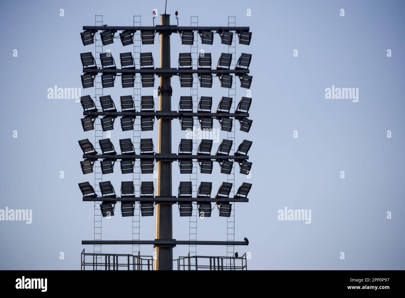 El estadio de críquet ilumina los postes en Delhi, India, Cricket Stadium Lights. Foto de stock