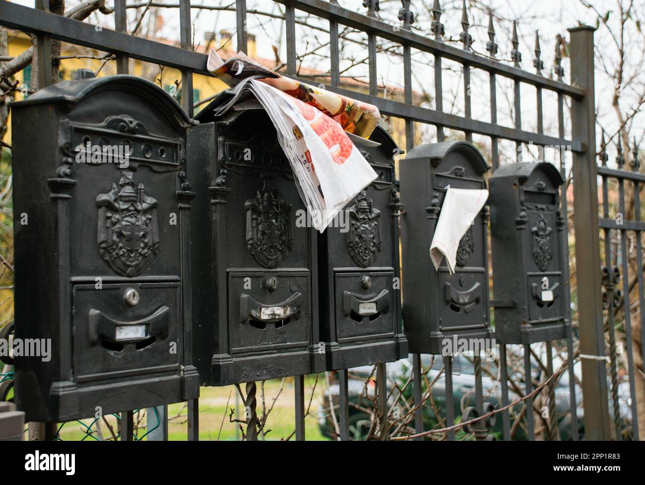 Persecuciones postales sobre el muro de hierro en la calle Foto de stock