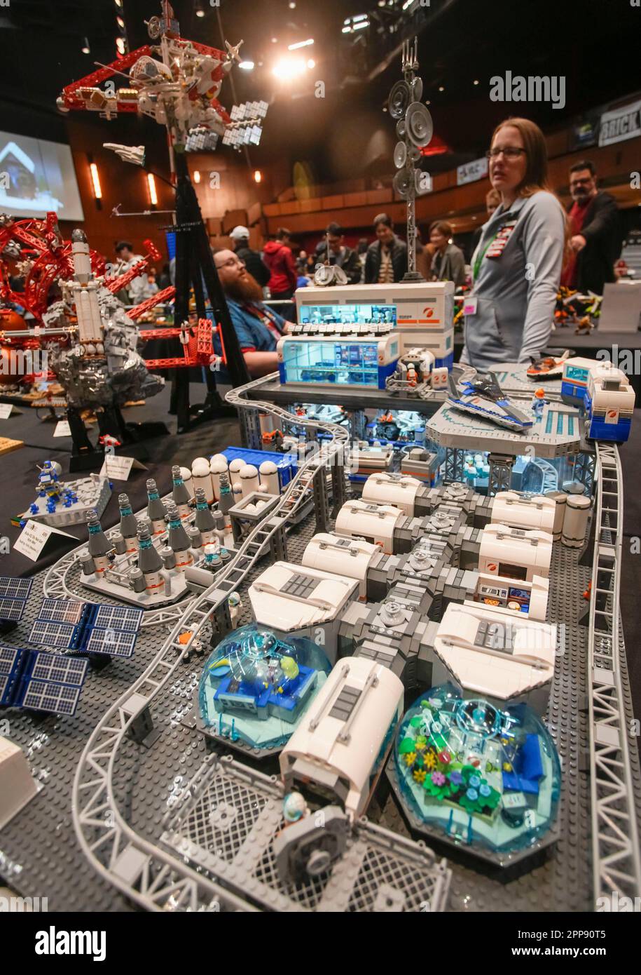 Lego camera fotografías e imágenes de alta resolución - Alamy