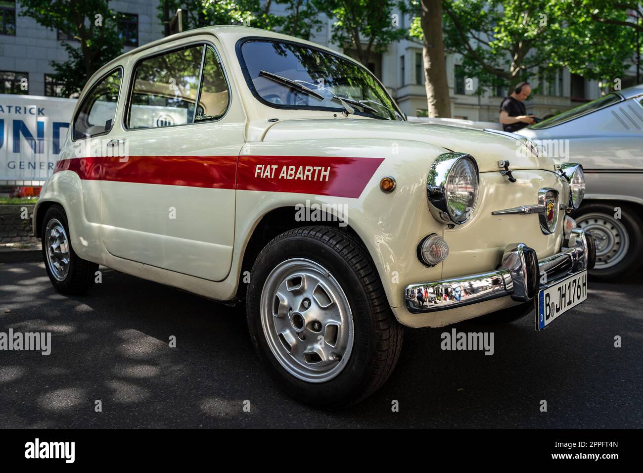 BERLÍN - 18 DE JUNIO de 2022: Ciudad coche Fiat Abarth 600. Días clásicos de Berlín. Foto de stock