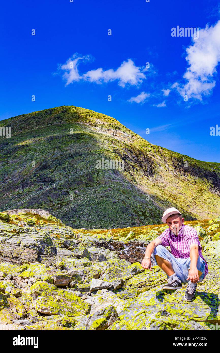 Panorama de paisaje de montaña y lago VangsmjÃ¸se en Vang Noruega. Foto de stock