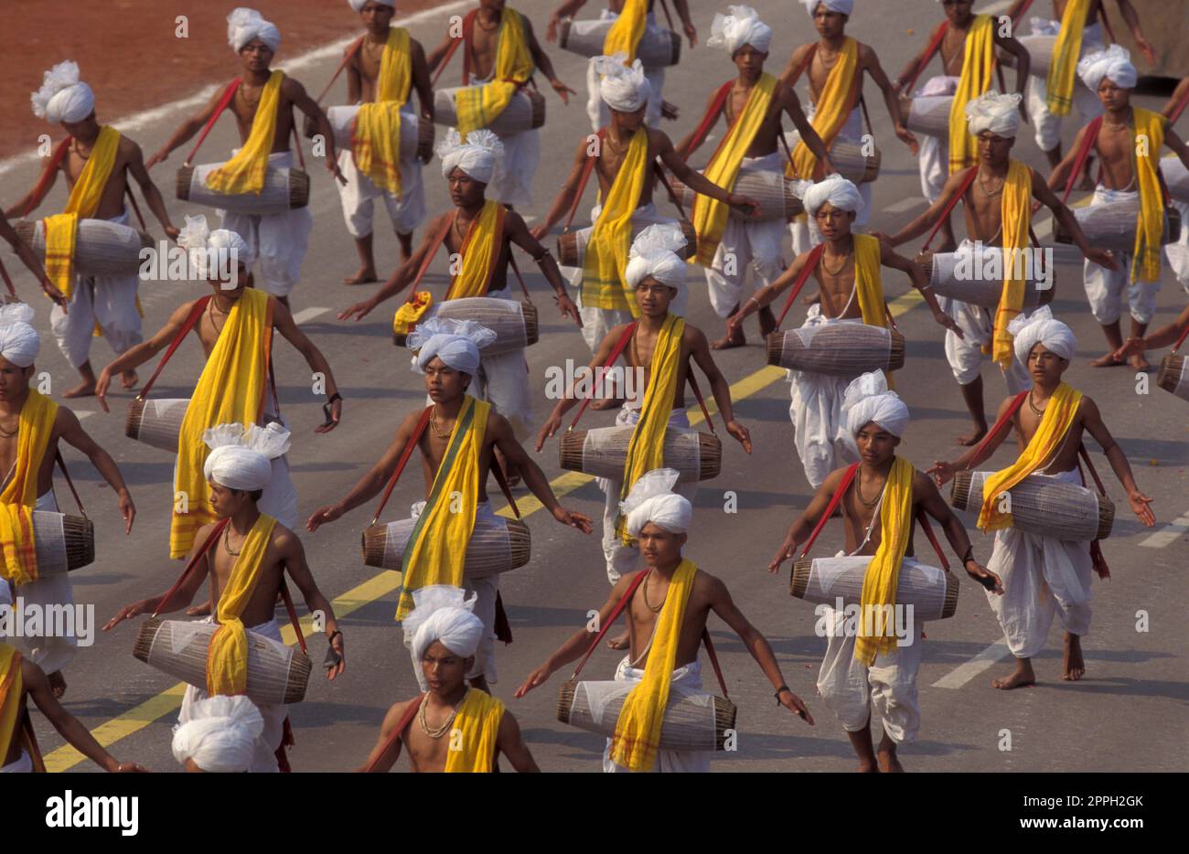 Un espectáculo cultural en el Desfile en el Día de la República el 26 de enero de 1998, en la ciudad de Nueva Delhi en la India. India, Delhi, enero de 1998 Foto de stock