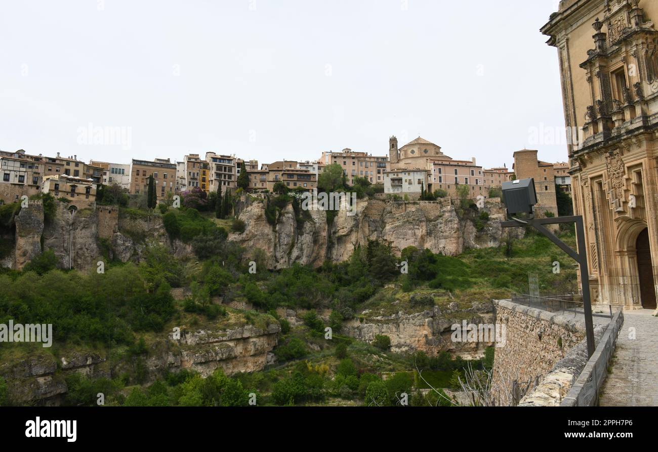 Fachadas de la casa, paisajes urbanos de Cuenca, la capital provincial de Cuenca, España, 12 de mayo de 2022 Foto de stock