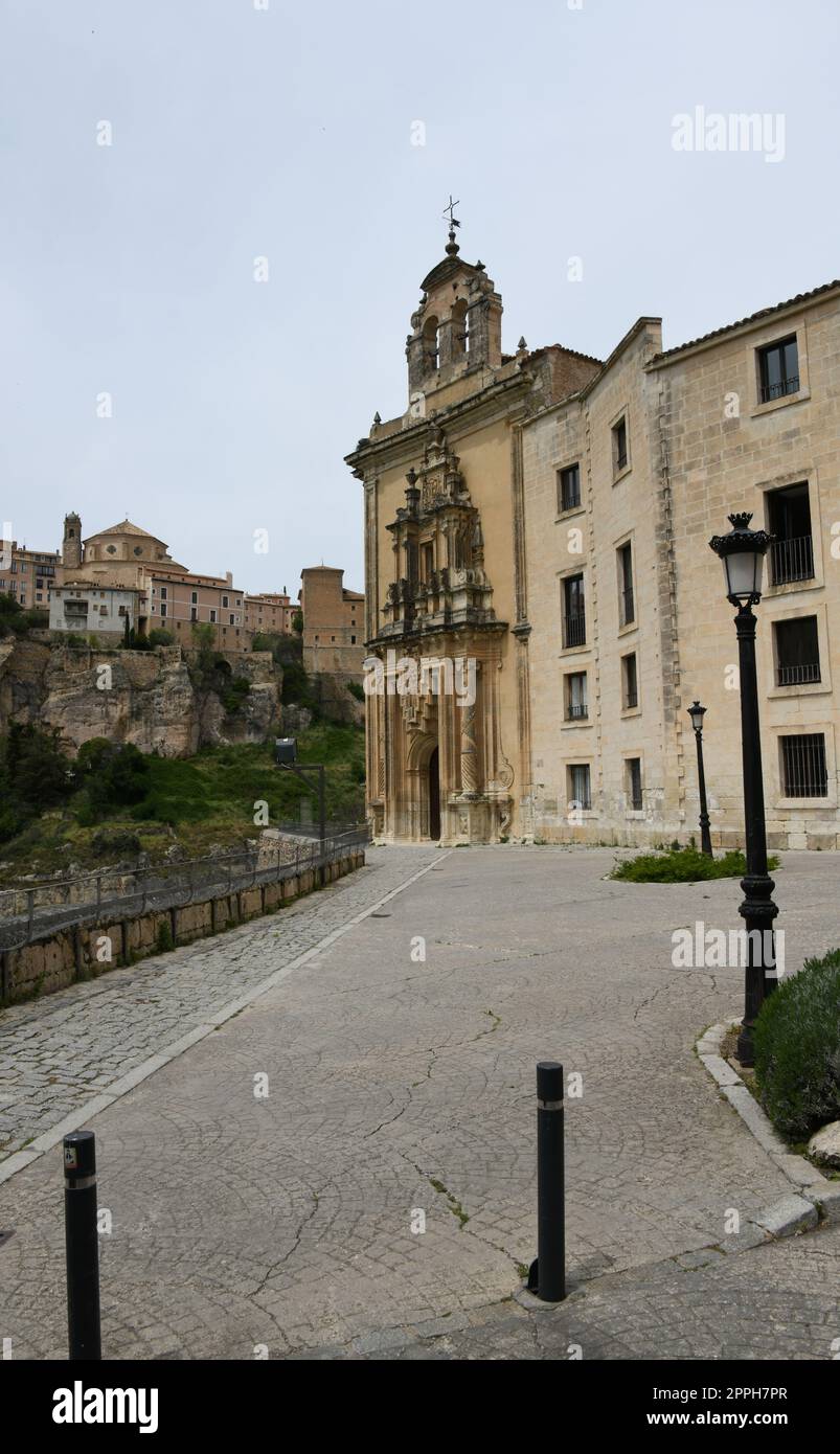 Fachadas de la casa, paisajes urbanos de Cuenca, la capital provincial de Cuenca, España, 12 de mayo de 2022 Foto de stock
