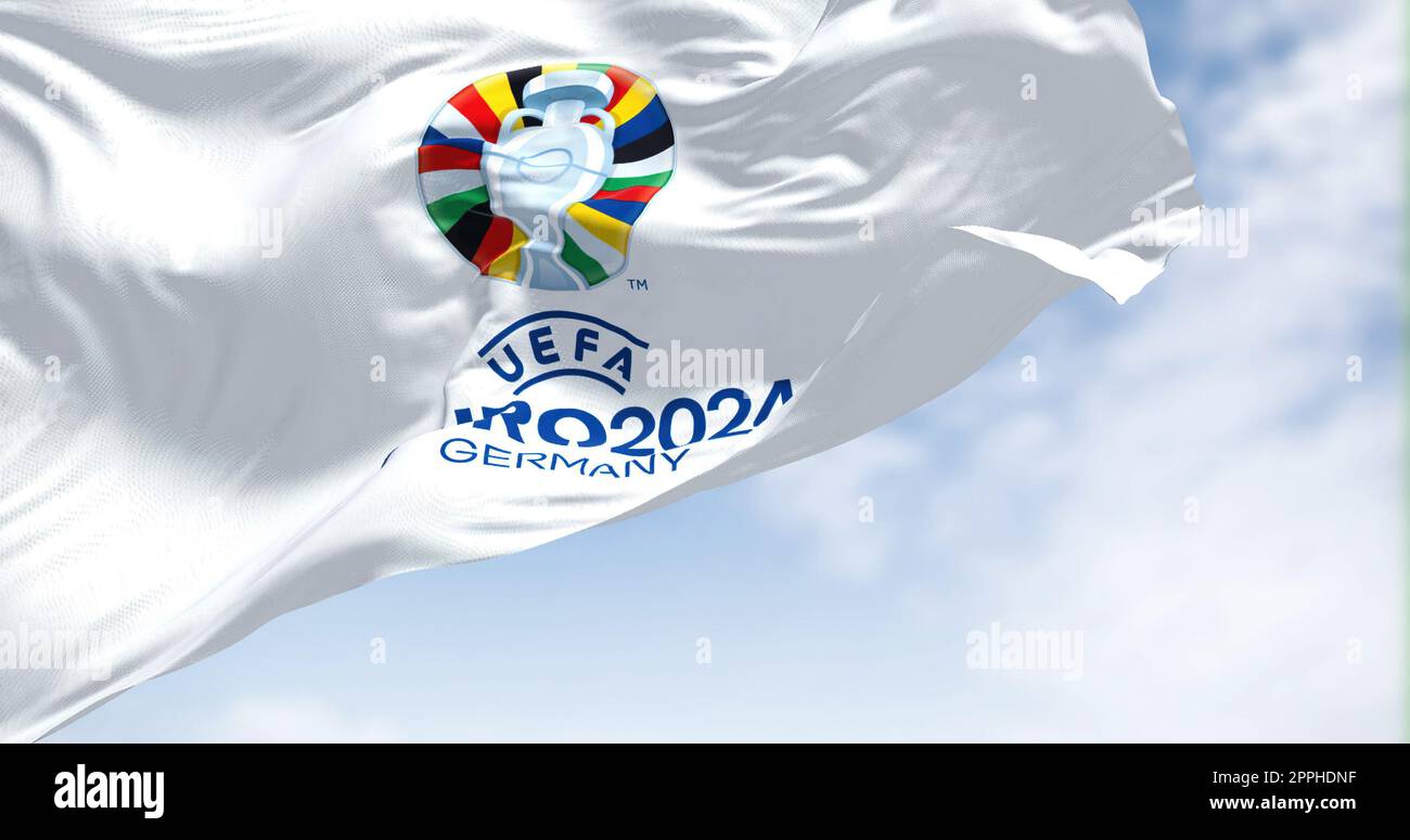 La bandera de la UEFA Euro 2024 volando en el viento Foto de stock