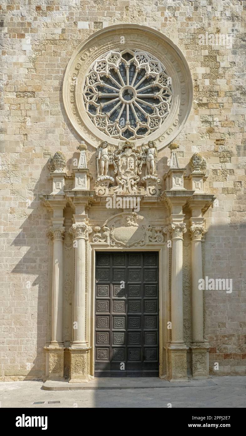 Portal de la catedral de otranto fotografías e imágenes de alta
