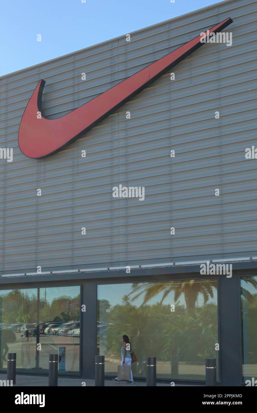 Nike shoe outlet fotografías e imágenes de alta resolución - Alamy