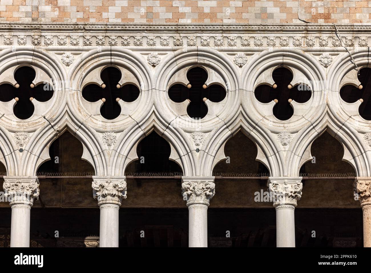 Venecia. Italia - Tracería desde el Palacio Ducal, uno de los símbolos de Venecia Foto de stock