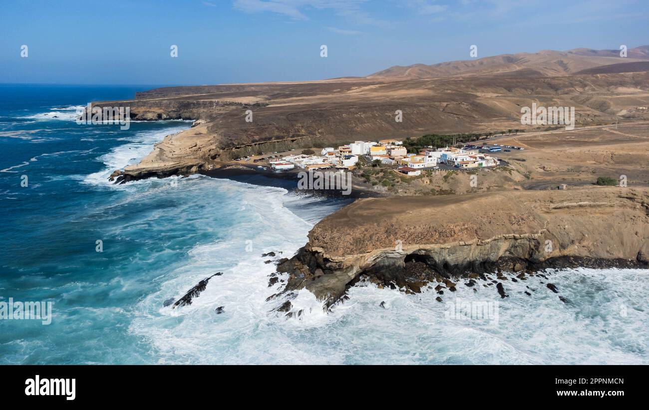 Vista aérea de la Punta de las Animas cerca del pequeño pueblo de Ajuy en la costa oeste de Fuerteventura en las Islas Canarias, España Foto de stock