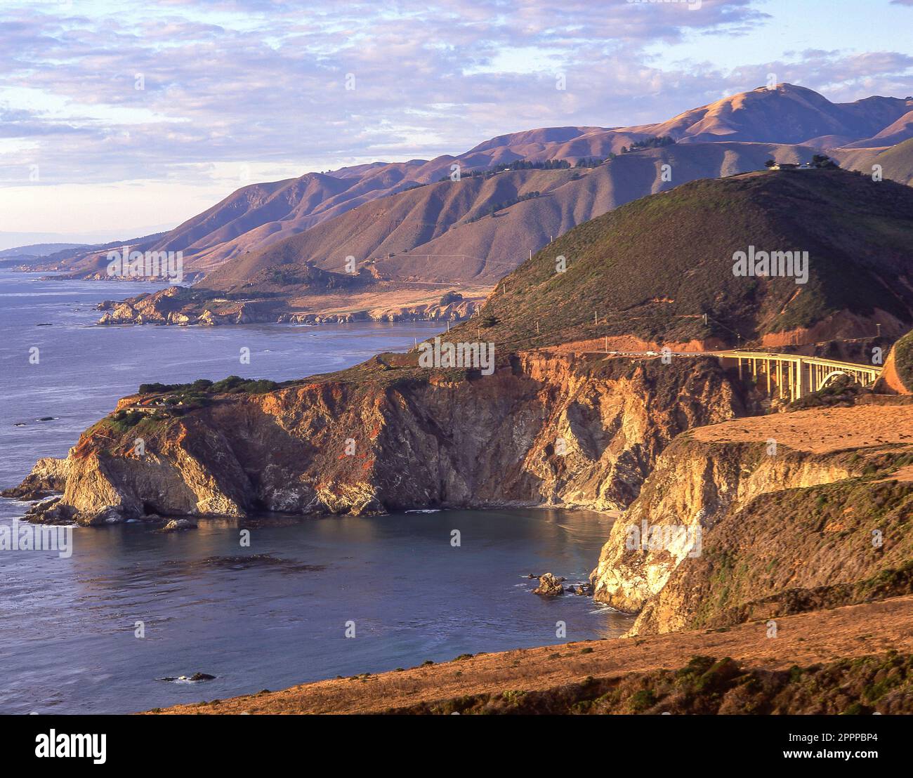 Vista costera de Pacific Highway 1, California, Estados Unidos de América Foto de stock