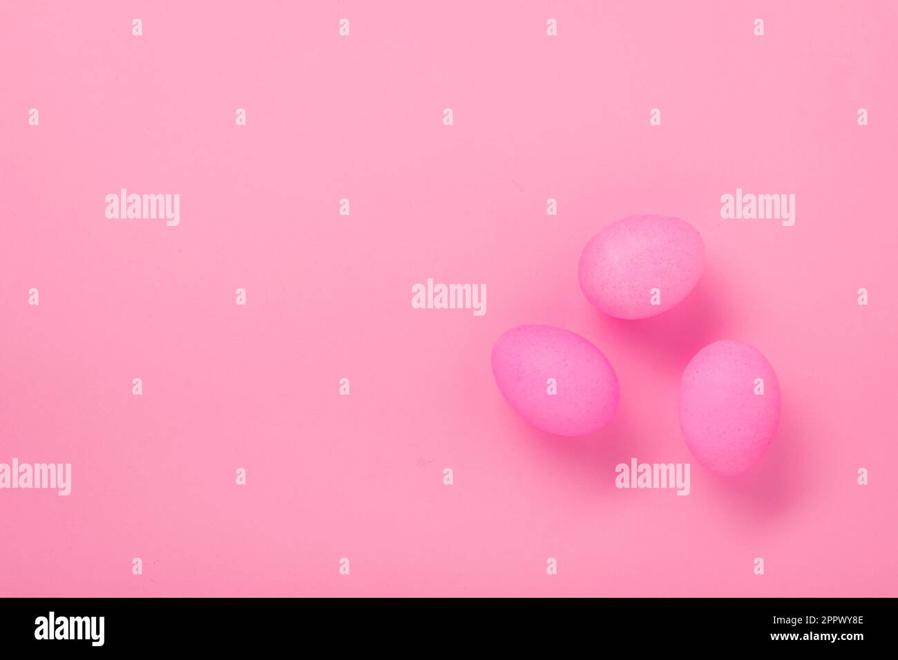 Huevos de Pascua rosa Foto de stock