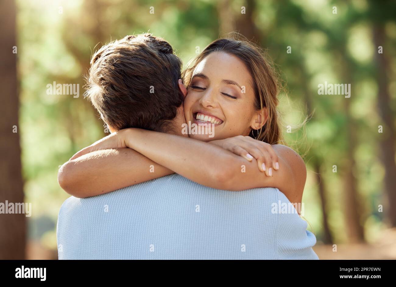 Creo que eres el mejor. Fotografía de una pareja cariñosa que pasa tiempo juntos al aire libre. Foto de stock