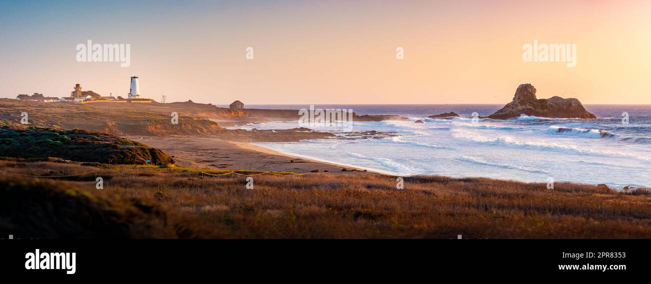 Faro en la gran costa sur de california, estados unidos Foto de stock