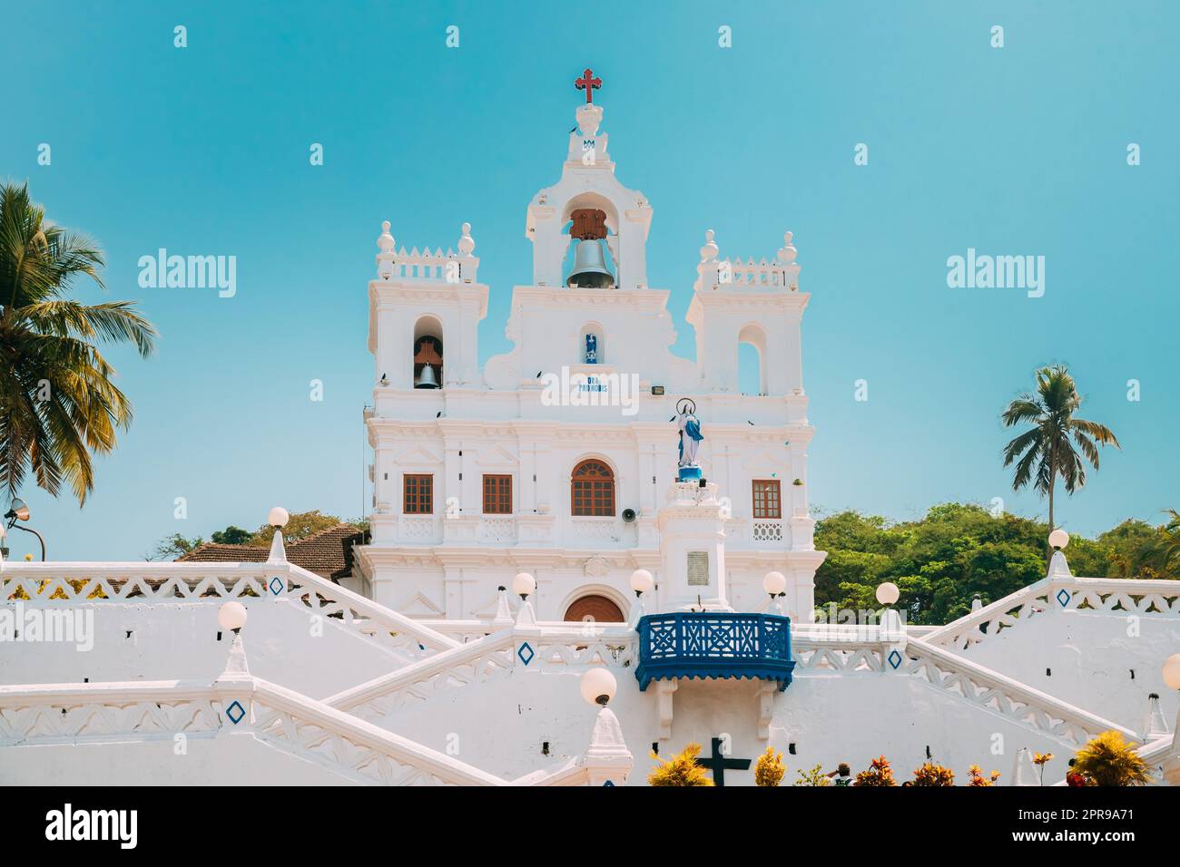 Panaji, Goa, India. La Iglesia Nuestra Señora de la Inmaculada Concepción se encuentra en Panjim. Famoso punto de referencia y patrimonio histórico. Escenario de destino popular Foto de stock