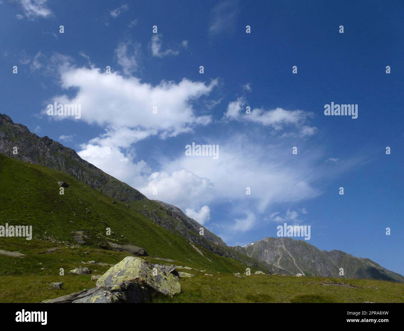 Ruta de senderismo de gran altitud de Stubai, vuelta 3 en Tirol, Austria Foto de stock
