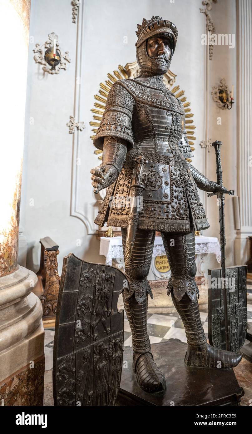 Estatua de bronce del conde Alberto IV de Habsburgo en el museo