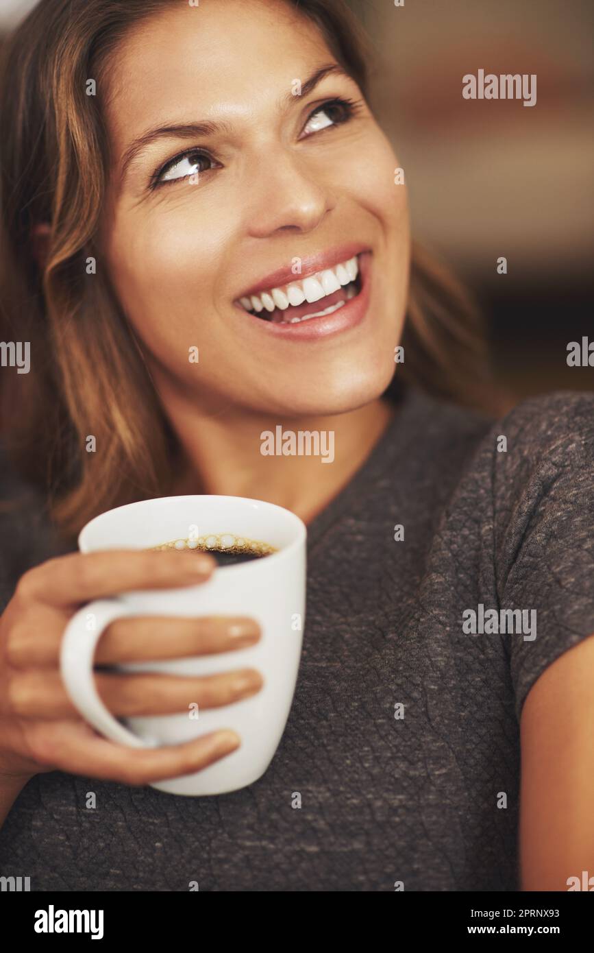 Desastres en el hogar: Placa vitrocerámica rota agrietada cubierta con cinta  adhesiva Fotografía de stock - Alamy