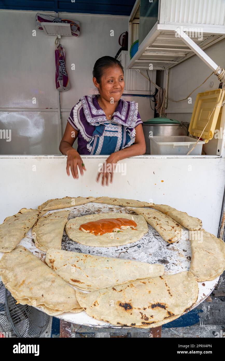 Comal tortillas fotografías e imágenes de alta resolución - Alamy