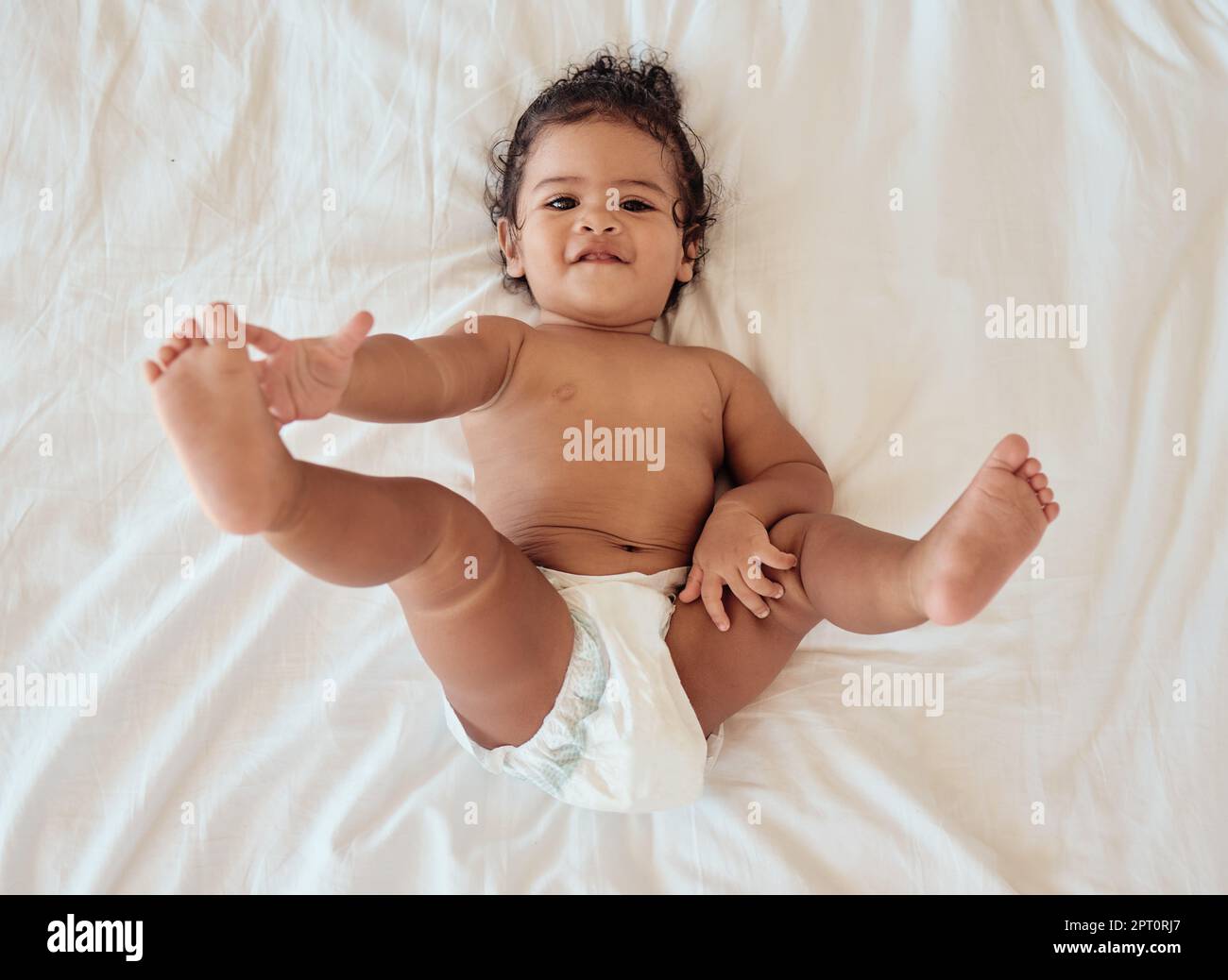 Sucio y sucio / bebé de pañales desechables de bebé descartados / tirado en  una papelera pública / basura / denegar el cubo de la basura Fotografía de  stock - Alamy