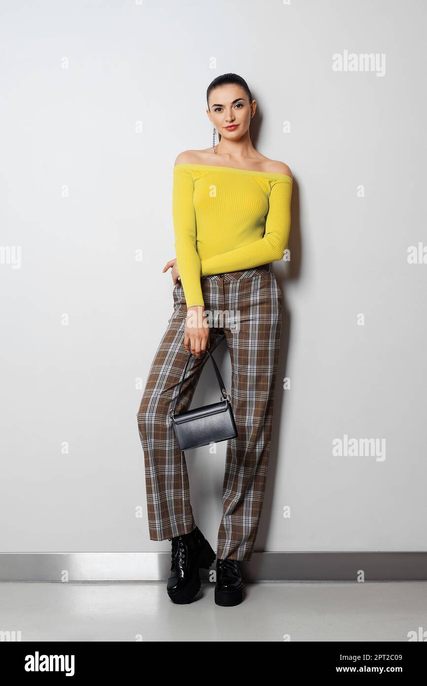 Plaid outfit fotografías e imágenes de alta resolución - Página 8 - Alamy