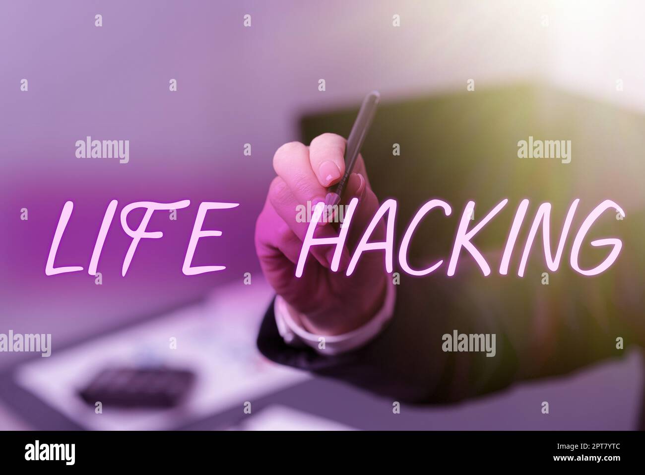 Anuncio de escritura texto mostrando la vida Hacks. Concepto Significado  Solución Hacking Hack truco para ayudar a la eficiencia lagrimal escrita la  carta una nota de papel Fotografía de stock - Alamy