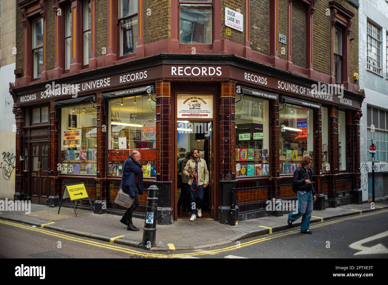 Sounds of the Universe Record Store Londres. Soho Record Shop Store - Tienda de discos Sounds of the Universe en Broadwick St, en el distrito Soho de Londres Foto de stock