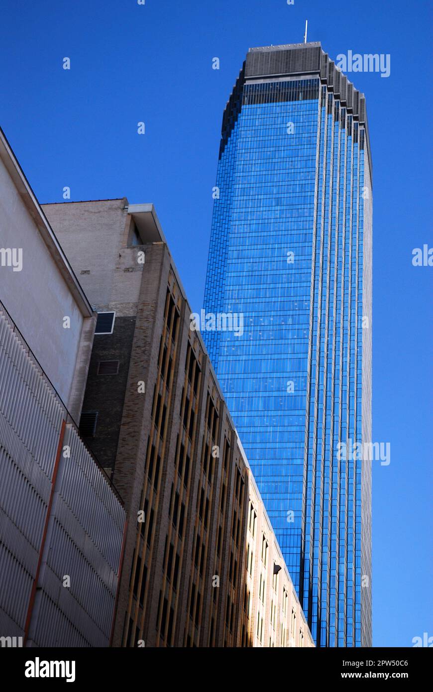 La IDS Tower, en el distrito de negocios del centro de Minneapolis, es el edificio más alto de Minnesota Foto de stock