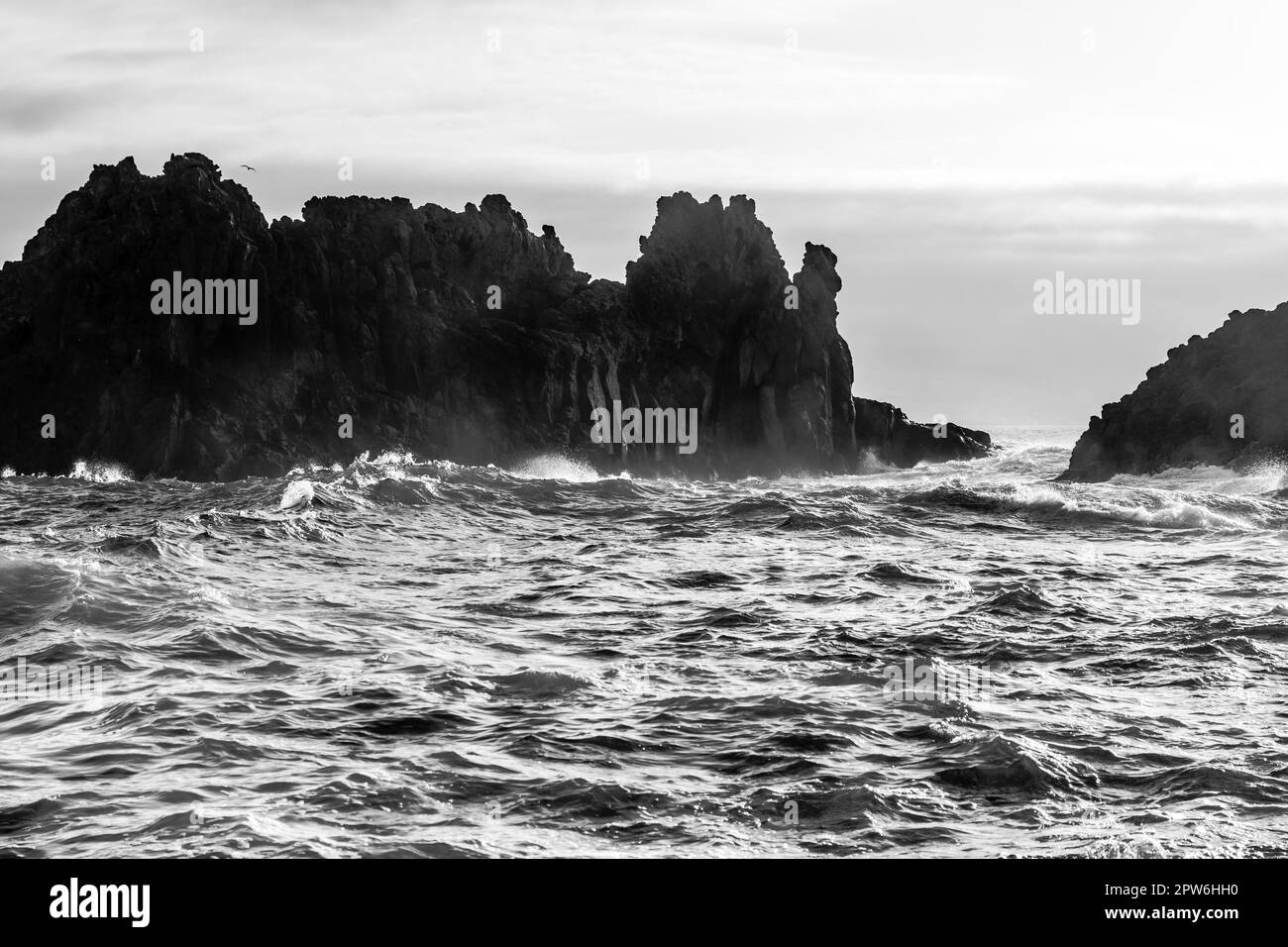 Costa Atlántica Norte cerca del pueblo de El Pris. Tenerife. Islas Canarias. España. Blanco y negro. Foto de stock