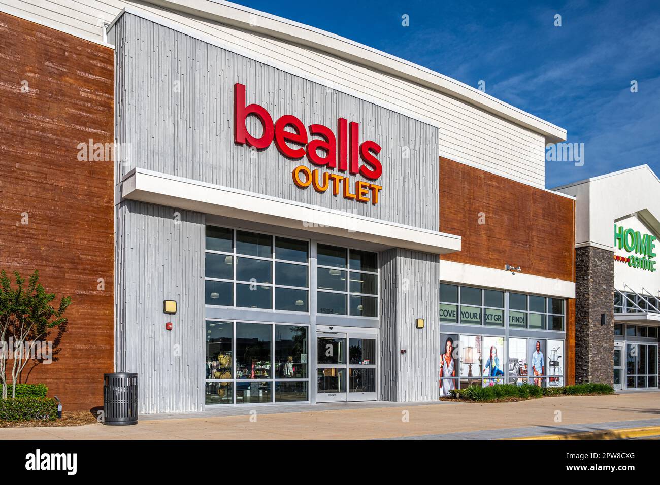 Escaparate de bealls outlet fotografías e imágenes de alta resolución