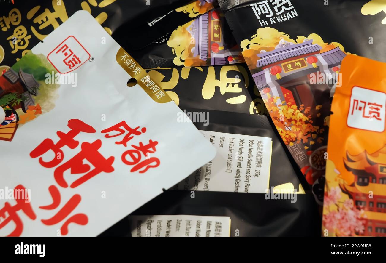 China paquetes de platos de fideos chinos por Udon Foto de stock