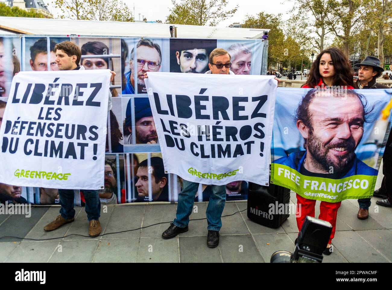 París, Francia, Greenpeace, ambientalistas, N.G.O. Manifestación para Liberar a Activistas Climáticos encarcelados, Señales de Protesta, 2013 Foto de stock