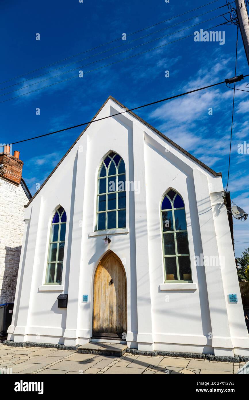 Una antigua capilla metodista primitiva de principios del siglo 20th convertida en una casa, Shalmsford Street, Chartham, Inglaterra Foto de stock