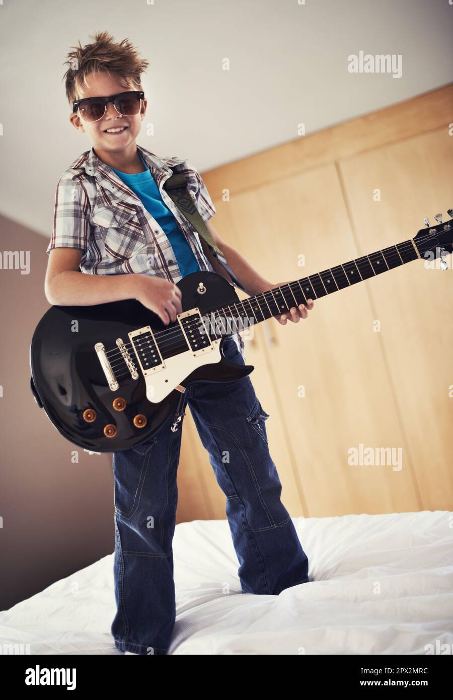Riff de guitarra fotografías e imágenes de alta resolución - Página 2 -  Alamy