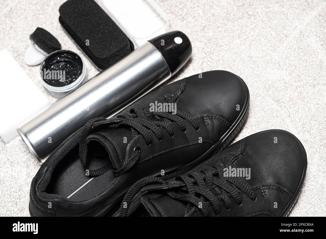 Crema de zapatos fotografías e imágenes de alta resolución - Página 4 -  Alamy