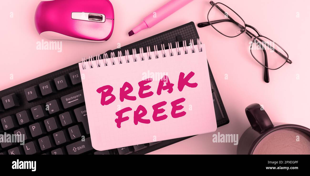 Cartel que muestra Break Free, Palabra escrita en otra forma de decir  salvación fuera de las cadenas libertad prisión Fotografía de stock - Alamy