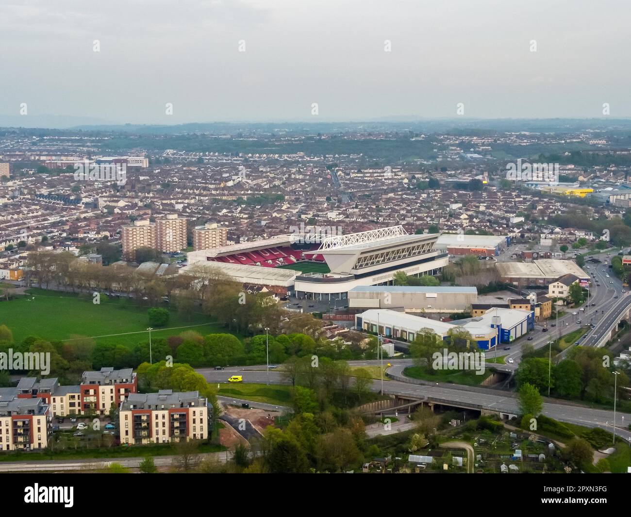Vista general desde el aire del Ashton Gate Stadium en Bristol, Reino Unido, sede del Bristol City FC y Bristol Bears RFC Foto de stock
