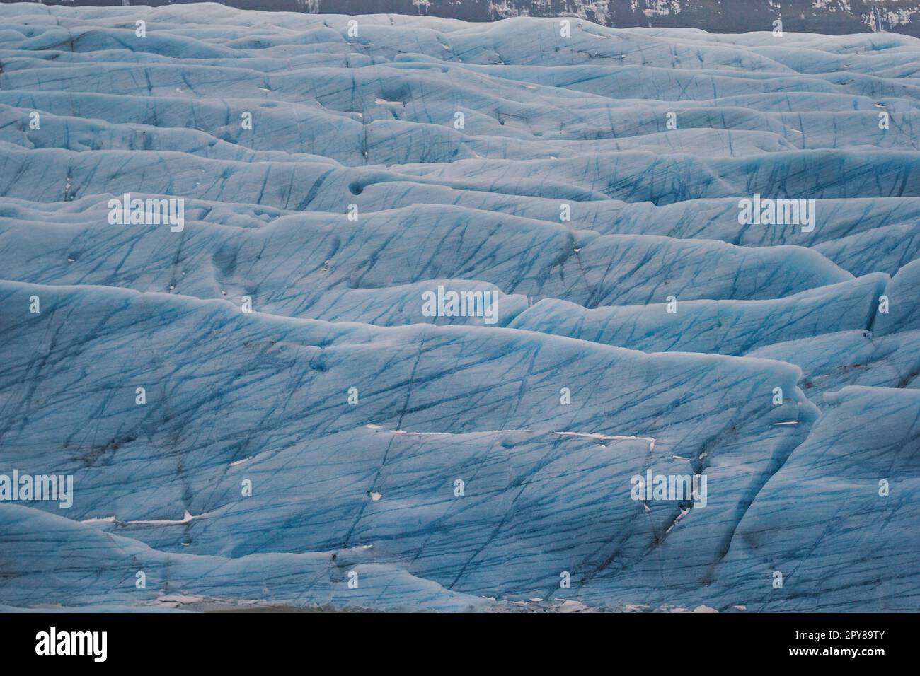 Turquesa glaciar cubriendo tierra paisaje foto Foto de stock