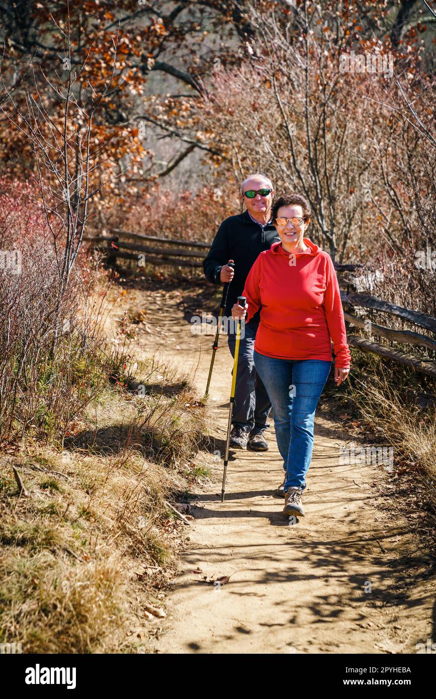 Excursión pareja Senior Foto de stock