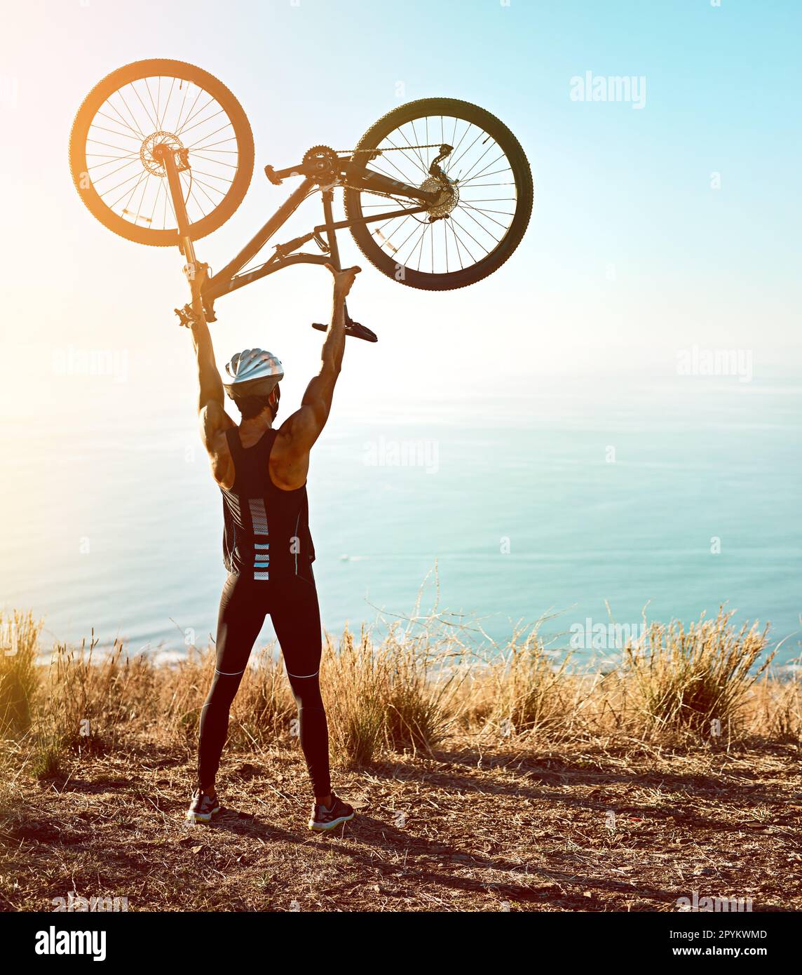 Silueta De La Bici De Montaña Del Hombre Que Monta En Bicicleta Imagen de  archivo - Imagen de tiro, entrenamiento: 31788997