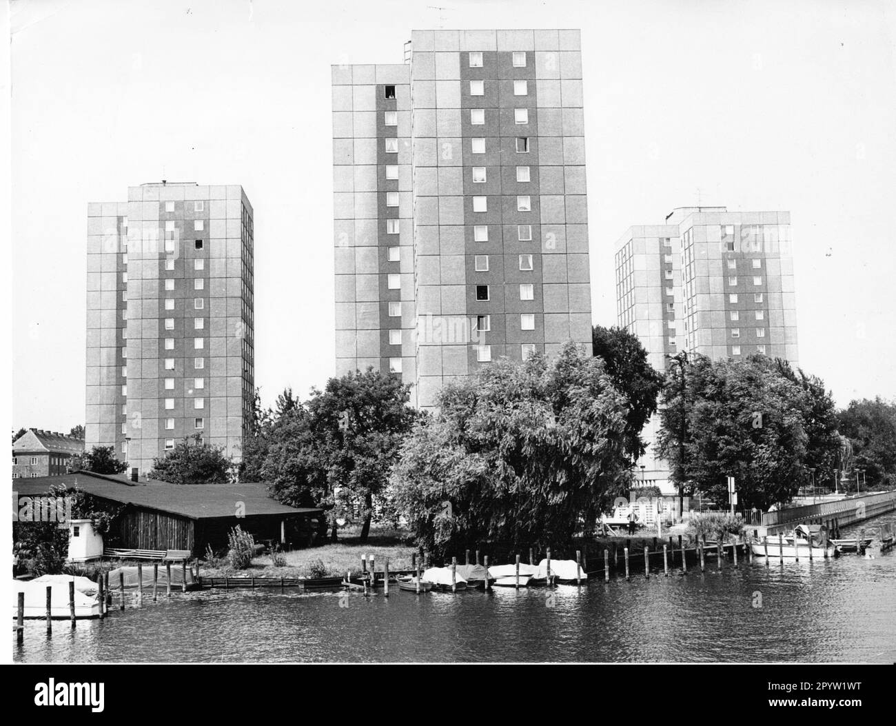 Potsdam en los edificios altos de Kiewitt Agosto 1978 Barcos de desarrollo de la orilla del río Havel edificios prefabricados RDA. Histórico. Zona residencial. Nueva zona de construcción. Foto: MAZ/ [traducción automática] Foto de stock