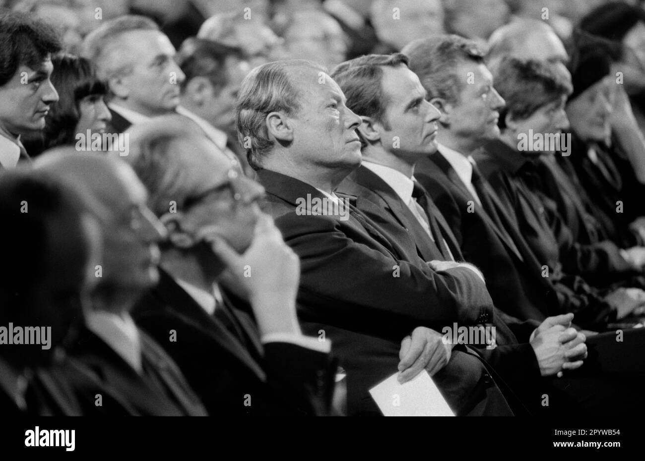 HansJochen Vogel y Willy Brandt en el funeral del fallecido Wilhelm