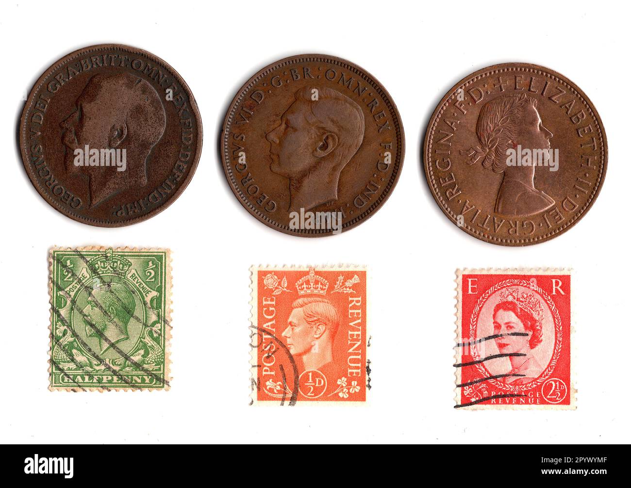 Vintage monedas y sellos del siglo 20th aislados sobre un fondo blanco. Foto de stock