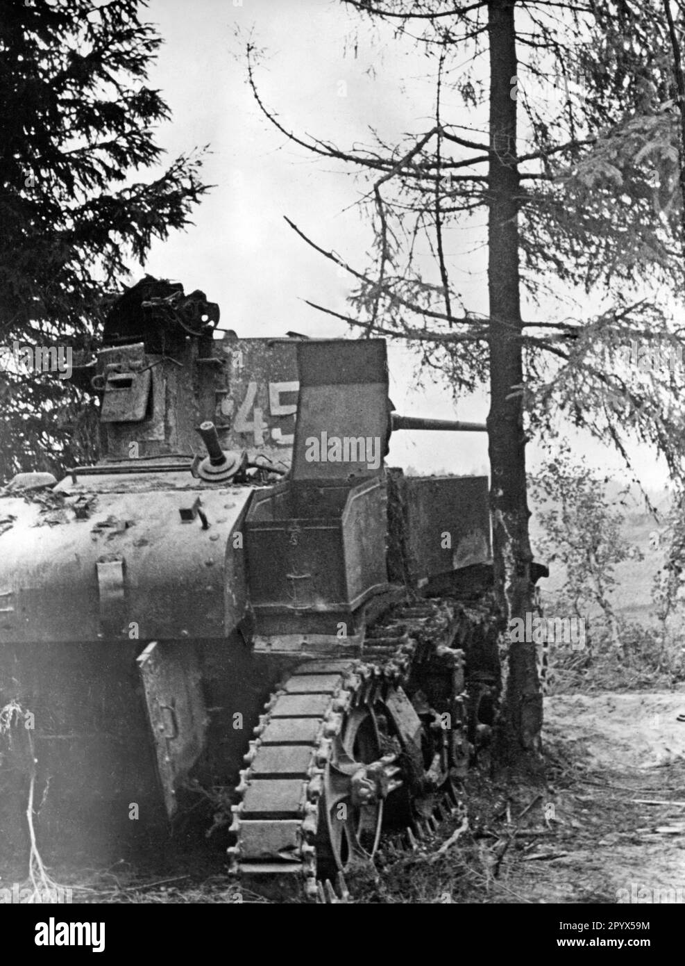 Un tanque ruso de origen americano, derribado durante un ataque con tanques en los Estados Bálticos. Foto: Comb [traducción automatizada] Foto de stock